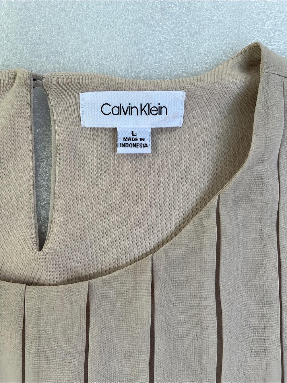 Calvin Klein Sleeveless Pleated Bubble-Hem Blouse in Tan Size Large - Picture 10 of 13